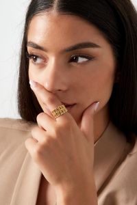 Damen Ring in Flechtoptik aus mit Gelbgold beschichtetem Edelstahl