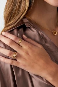 Damen Ring mehrreihig aus mit Gelbgold beschichtetem Edelstahl mit weiem Stein